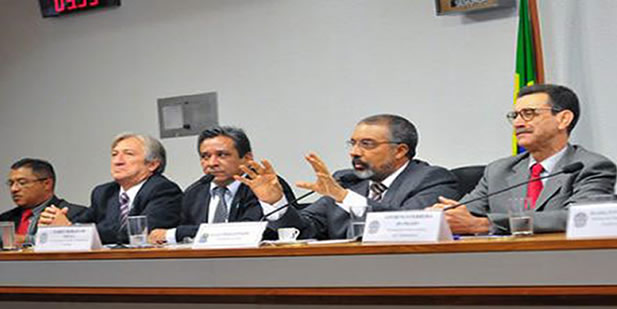 Imagem de CUT vai ao Senado para debater redução da jornada e desoneração da folha salarial