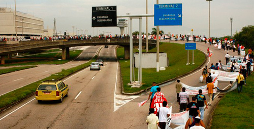 Imagem de RJ: Aeroviários na Trevo reivindicam pagamento de salários