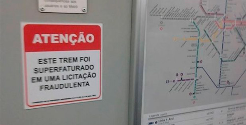Imagem de Usuários do Metrô colam placas em protesto contra superfaturamento de licitações