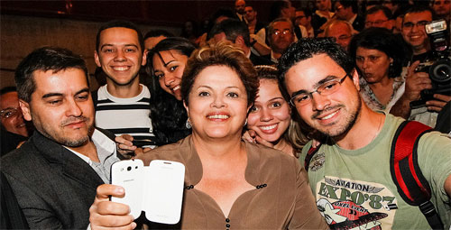 Imagem de Dilma Rousseff lidera a corrida para 2014