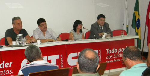 Imagem de Portuários debatem pauta dos trabalhadores e cenário econômico