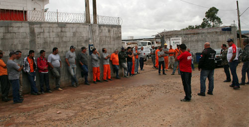 Imagem de Sorocaba: Rodoviários na IMPREJ fazem protesto contra atraso nas diárias