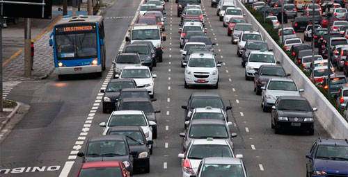 Imagem de SP: Haddad estuda proibir táxis em corredores de ônibus
