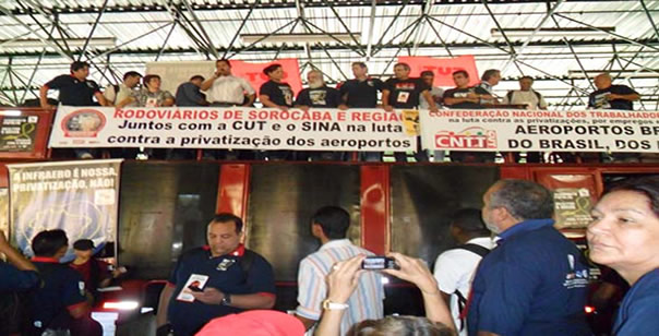 Imagem de Aeroportuários e governo avançam nas negociações do modelo de concessão dos aeroportos