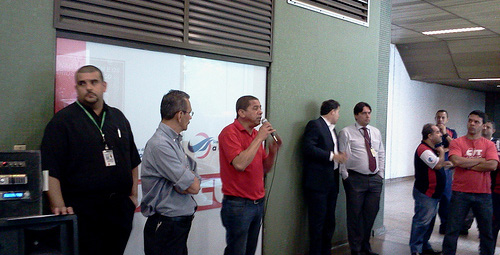 Imagem de Guarulhos: Aeroviários na TAM debatem adicional de periculosidade na TAM