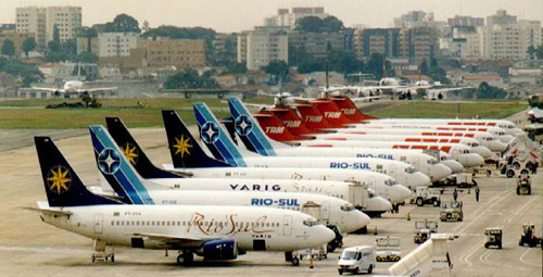 Imagem de Cai pela metade o número de cidades brasileiras com voos regulares