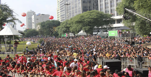 Imagem de CUT critica Dilma por falta de diálogo e Aécio por oportunismo