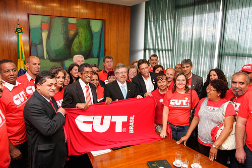 Imagem de CUT conversa com parlamentares para que apóiem o fim do imposto sindical