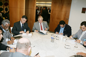 Imagem de Aeroportuários renovam acordo de trabalho com Infraero 