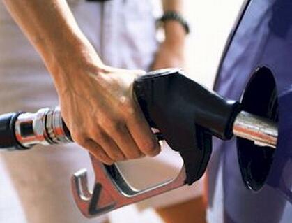 Imagem de Governo reduz imposto para evitar alta da gasolina