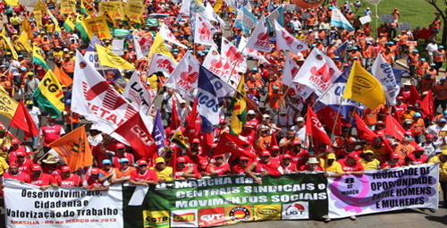 Imagem de 50 mil trabalhadores se reúnem no ato de Brasília