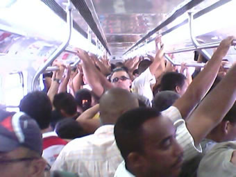 Imagem de Revista do Brasil mostra o caos do metrô da maior cidade da América Latina
