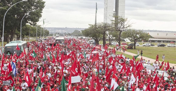 Imagem de MST: “Eles ataram no peito uma bomba que pulsa: o sonho da terra livre” 