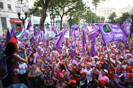 Imagem de Movimentos de mulheres se encontram com parlamentares da Bancada Feminista 