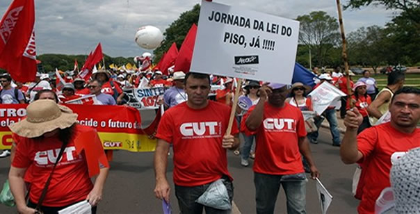 Imagem de Brasília: Professores reivindicam a aplicação de 10% do PIB na educação 