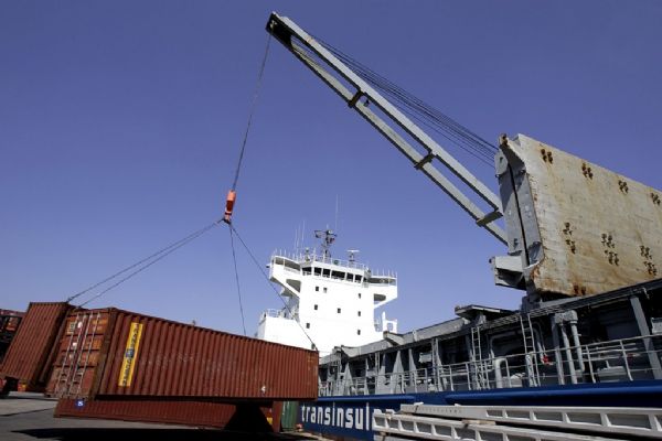 Imagem de Paraná: Novos equipamentos modernizam os portos 