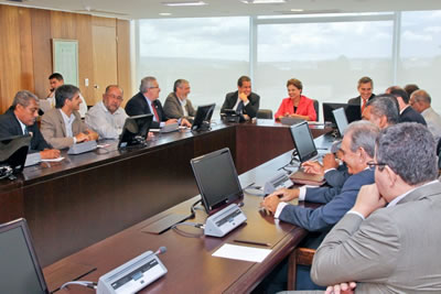 Imagem de Dilma Rousseff acerta diálogo permanente com centrais sindicais