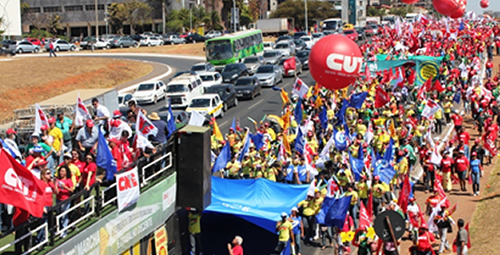 Imagem de Dia Nacional de Mobilização reúne mais de dez mil manifestantes em frente à Esplanada 