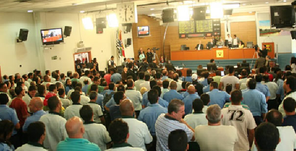 Imagem de Sorocaba: Trabalhadores fazem protesto e garantem rejeição de PL que favorecia a Urbes