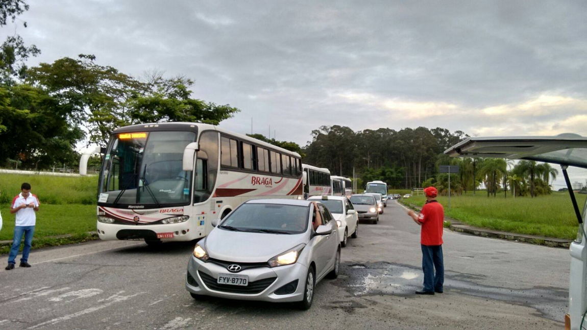 Imagem de Vale do Paraíba: Condutores na Braga Turismo cruzam os braços