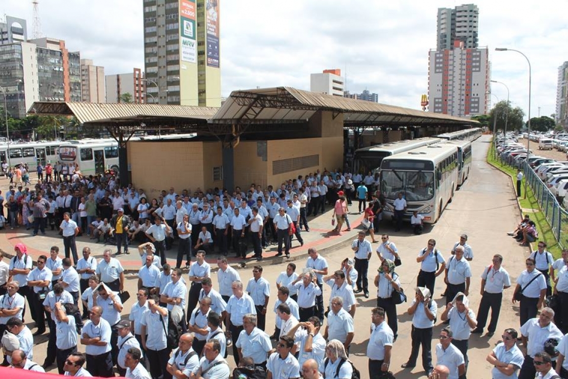 Imagem de 15 de março: Condutores de Maringá vão cruzar os braços no Dia Nacional de Luta  