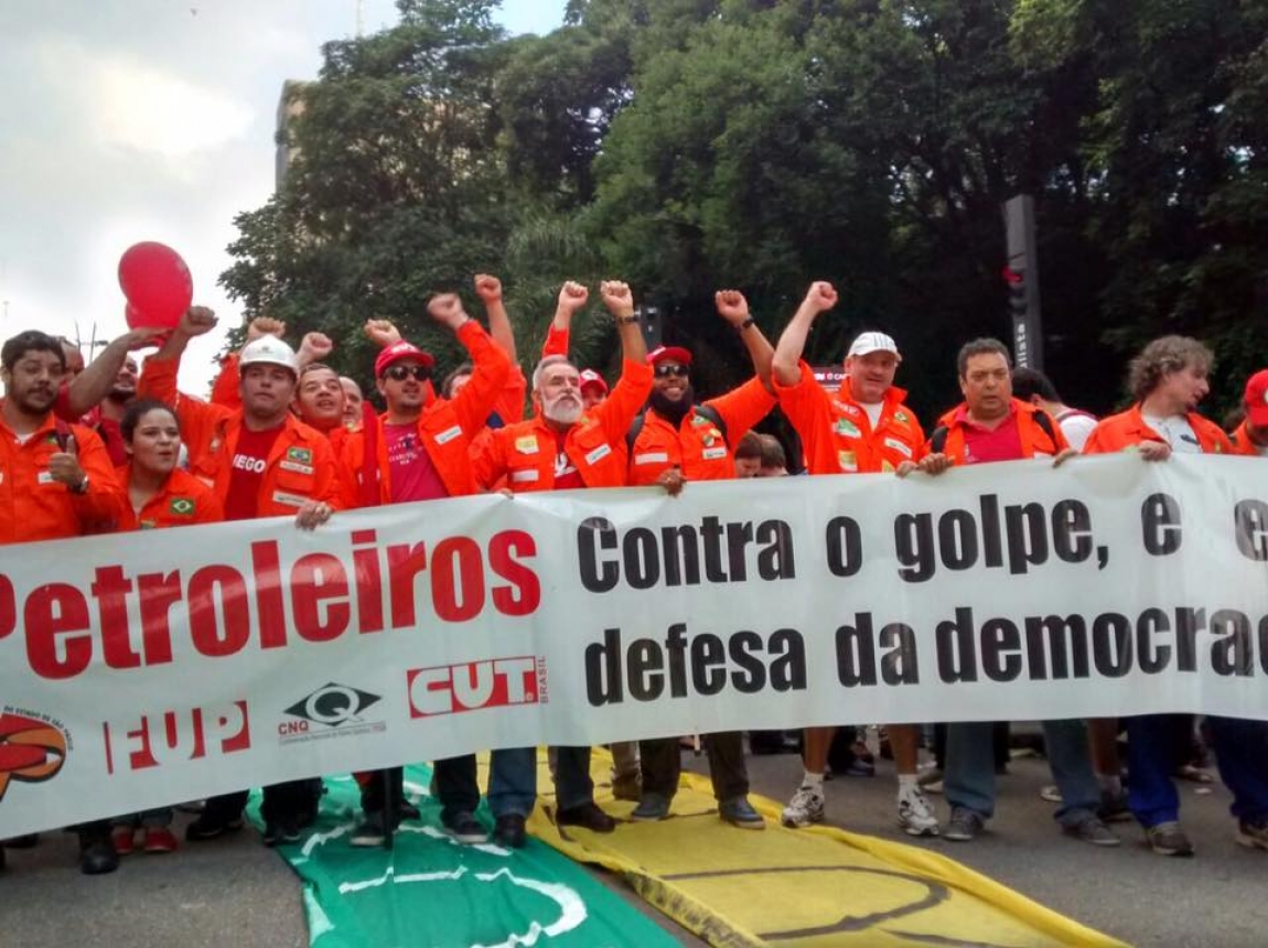 Imagem de Petroleiros estão na luta em defesa da democracia e contra o golpe