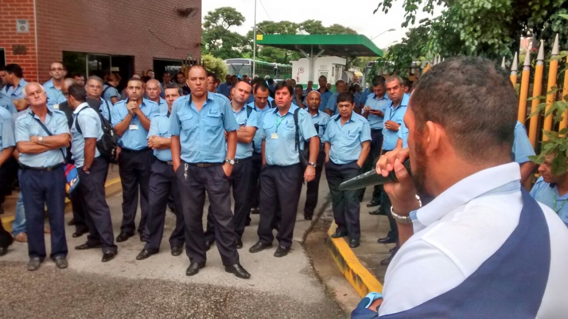 Imagem de Sorocaba: Motoristas cruzam os braços e param cidade 