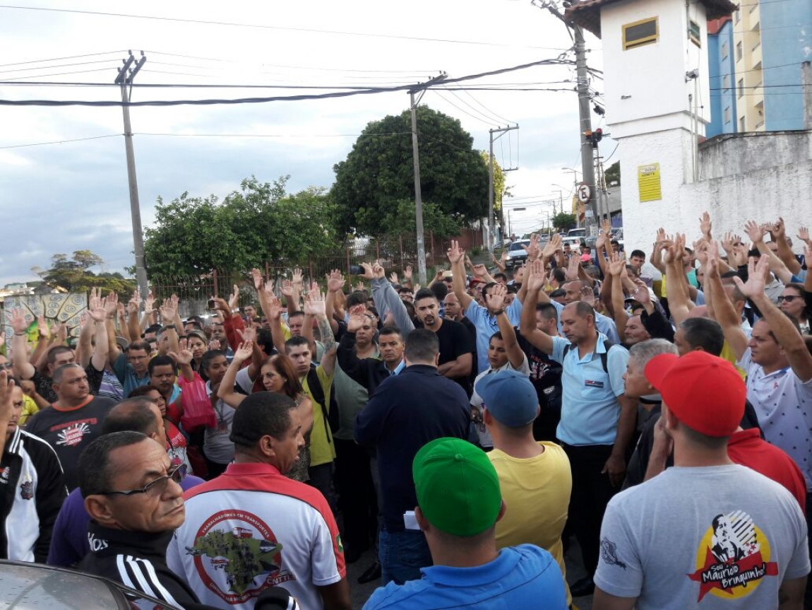 Imagem de Guarulhos: Após greve, motoristas e cobradores na Campo dos Ouros recebem salário e garantem pagamento de direitos 