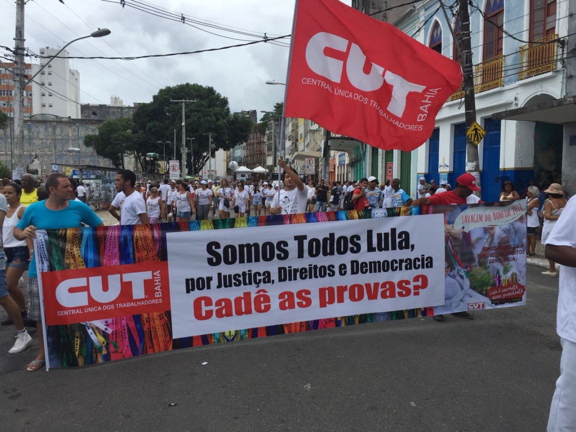 Imagem de Salvador: Lavagem do Bonfim  tem ato em defesa de Lula e da democracia