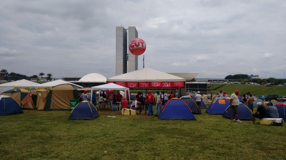 Imagem de Cerca de 300 cutistas seguem acampados em Brasília 