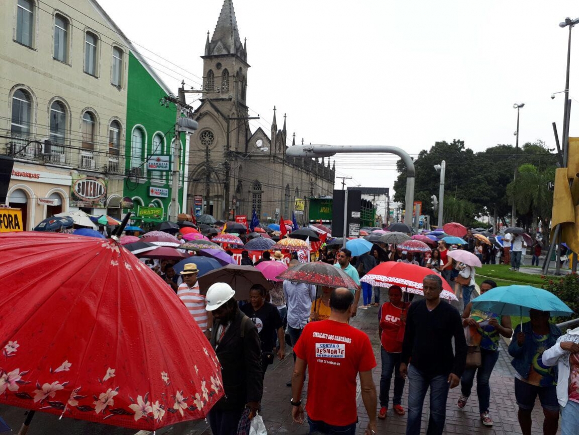 Imagem de #GrevePorDireitos: Rodoviários em Feira de Santana participam de caminhada no centro da cidade 
