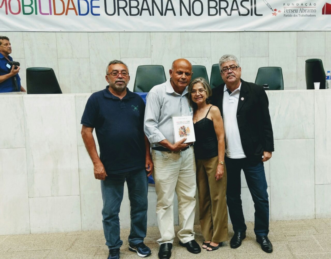 Imagem de Livro “Mobilidade Urbana no Brasil” é lançado em São Paulo 
