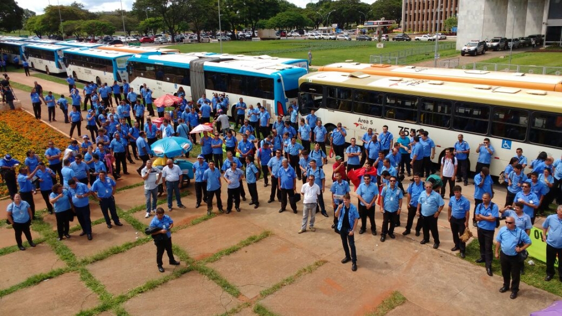 Imagem de Brasília: Motoristas e cobradores fazem paralisação e carreata em defesa de segurança no transporte público