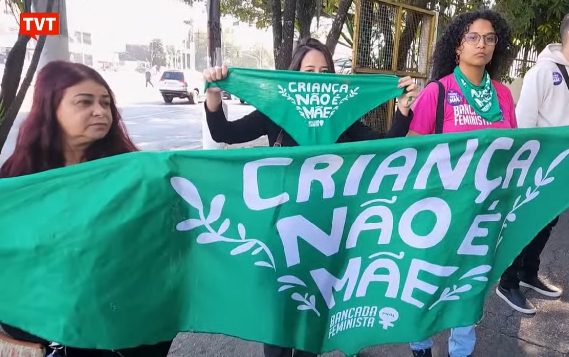 Imagem de Mulheres protestam pela volta do aborto legal em hospital de São Paulo