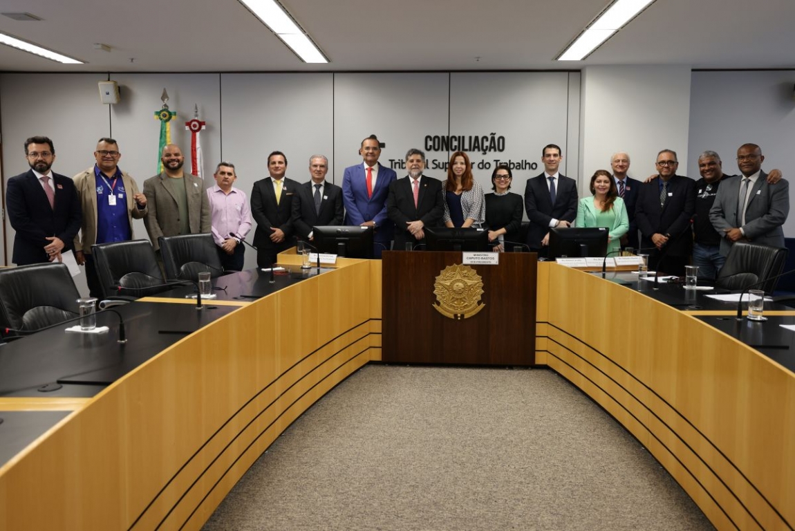 Imagem de Aeroviários e empresas aéreas assinam Convenção Coletiva de Trabalho no TST