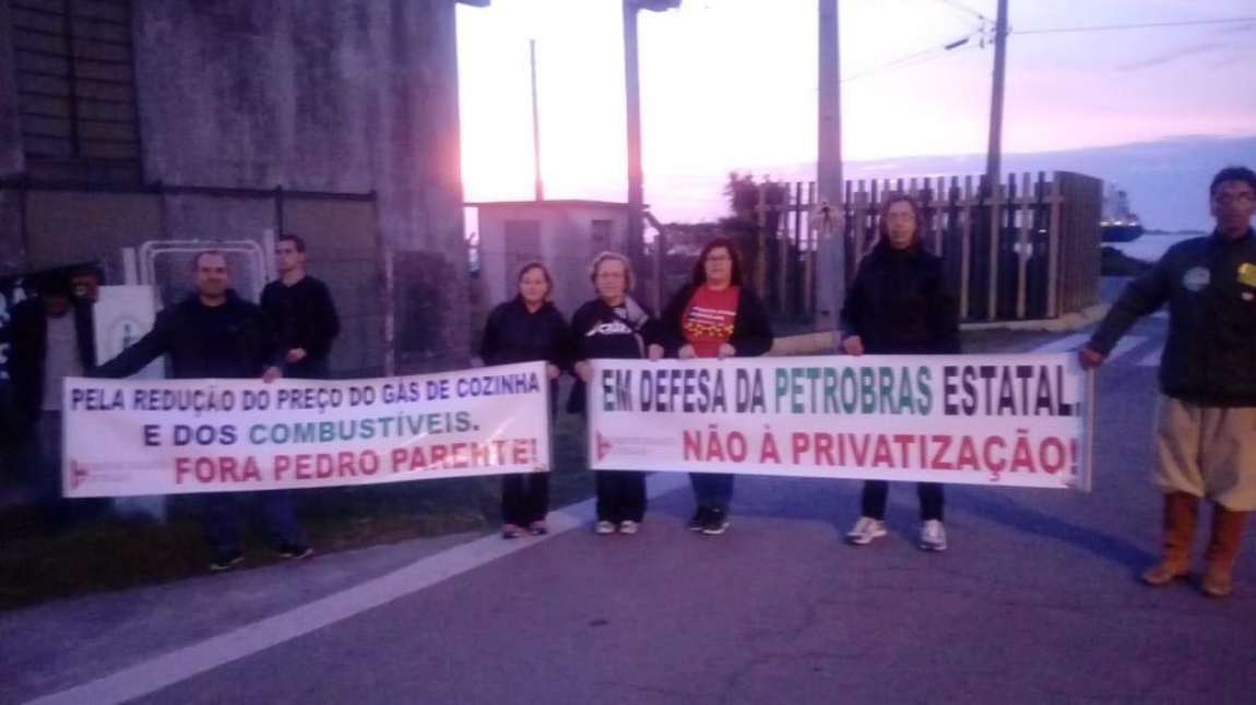 Imagem de Portuários gaúchos apoiam greve dos petroleiros na Refinaria de Rio Grande