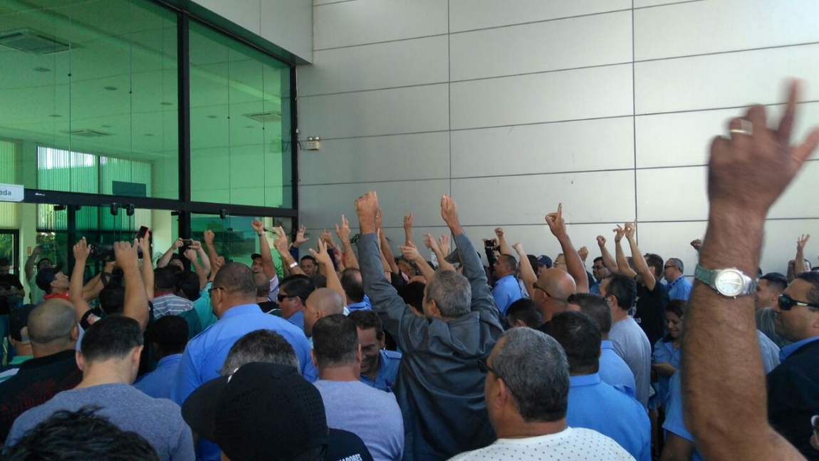 Imagem de Sorocaba: Trabalhadores em transporte em greve por aumento decente protestam contra difamação e truculência do governo de Crespo