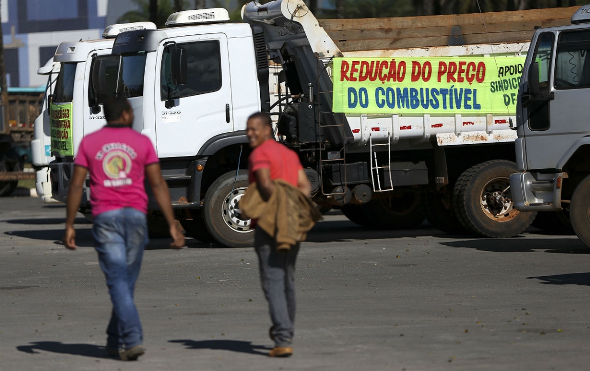 Imagem de CNTTL repudia ação violenta da PM contra greve dos caminhoneiros no Porto de Santos 