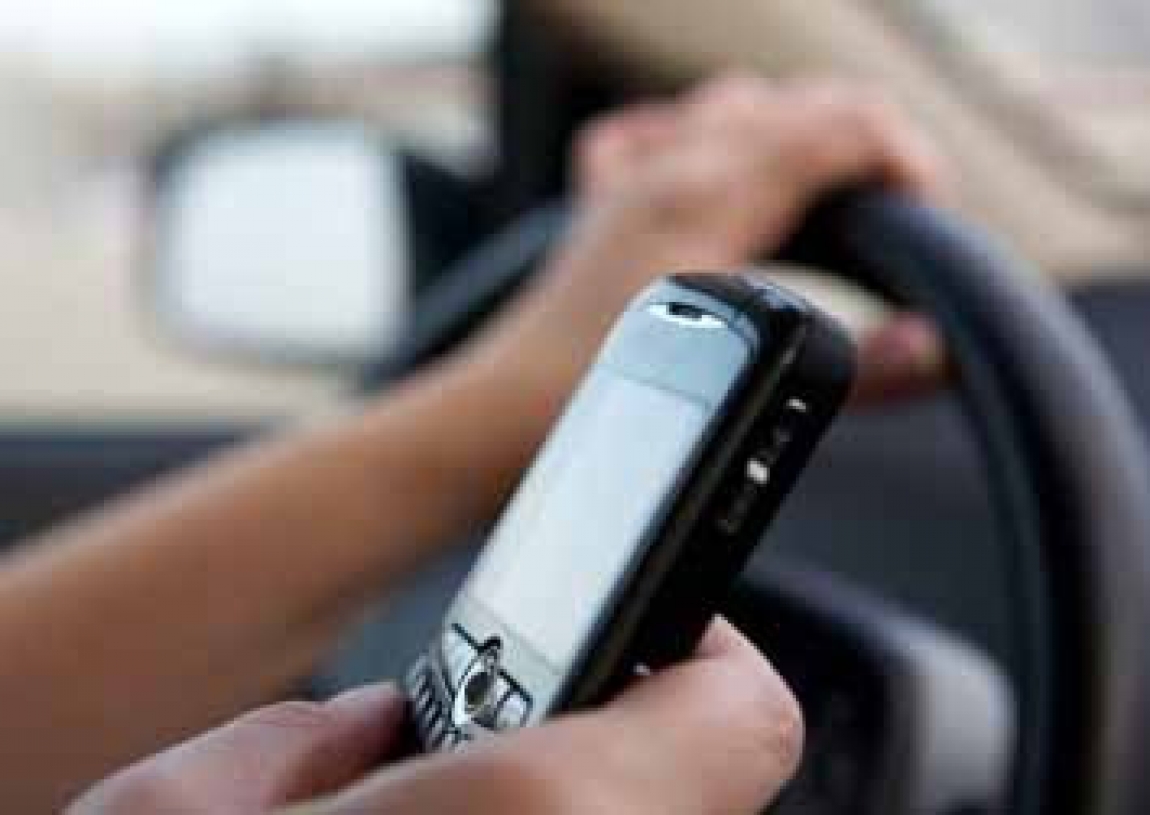 Imagem de Falar ao celular  ainda é a maior causa de acidentes de trânsito 