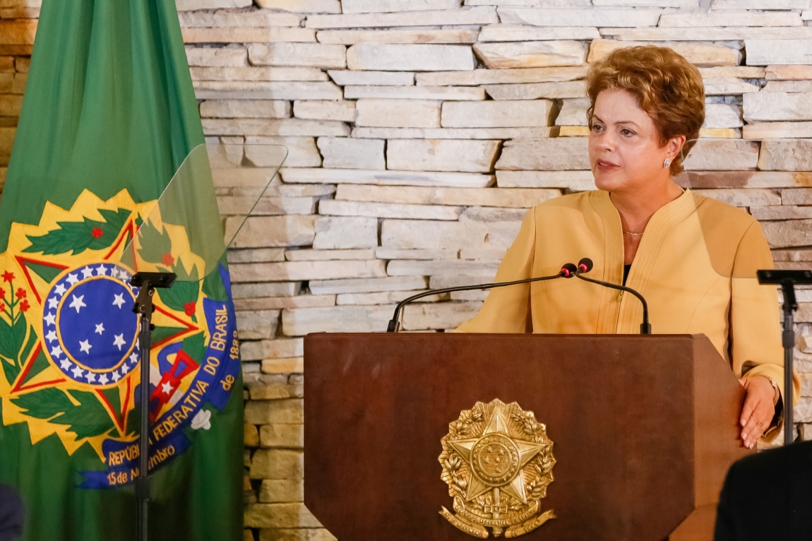 Imagem de Dilma: “Não podemos permitir a redução da maioridade penal. Lugar de meninos e meninas é na escola”