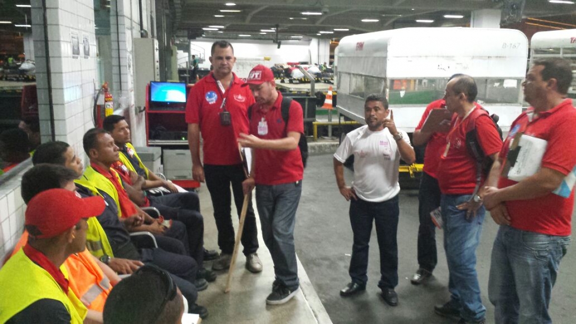 Imagem de Ceará: Direção do Sindicato dos Aeroviários realiza trabalho de base em Fortaleza 