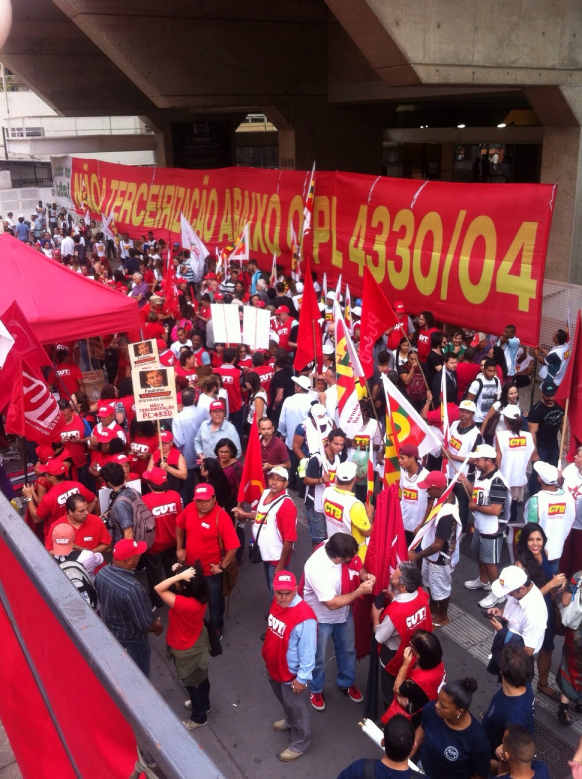 Imagem de Concentração da manifestação contra o Pl 4330 na AV.Paulista