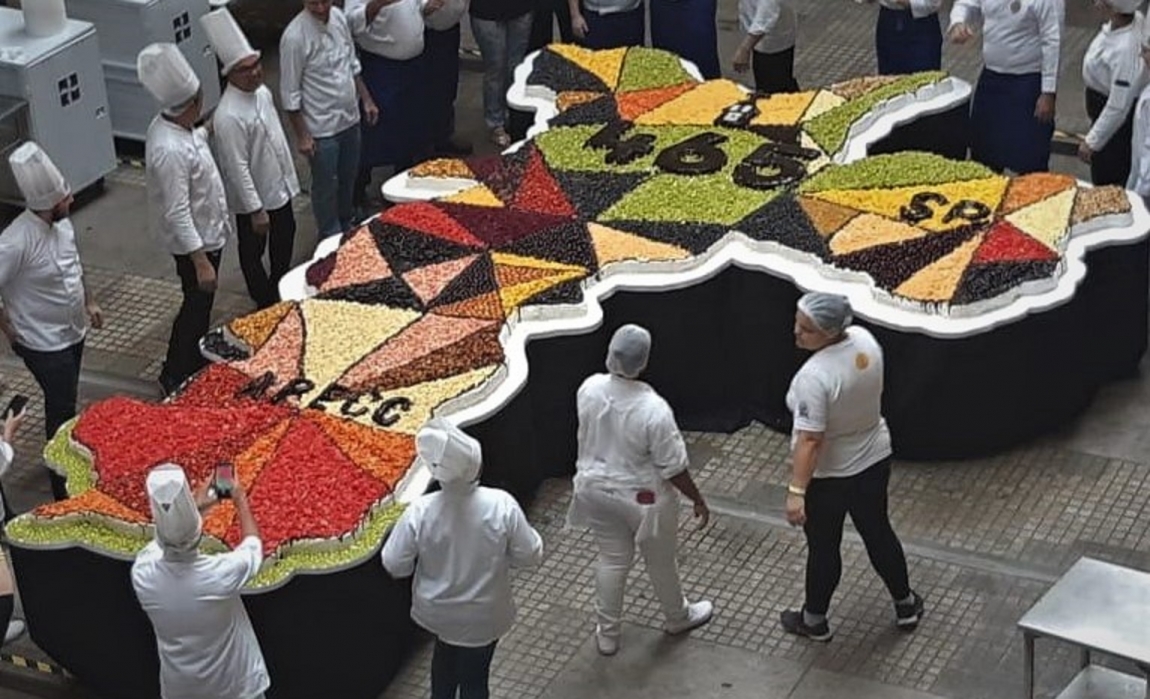 Imagem de Mercadão Municipal faz aniversário junto com São Paulo e ganha bolo de 15 metros 