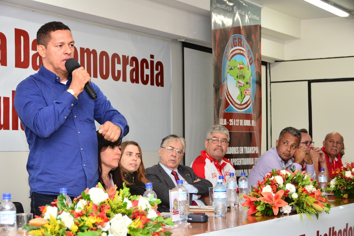 Imagem de #2CongressoCNTTL: Delegados e delegadas lançam Comitê de Ação Permanente dos Trabalhadores em Transportes “Lula Livre”