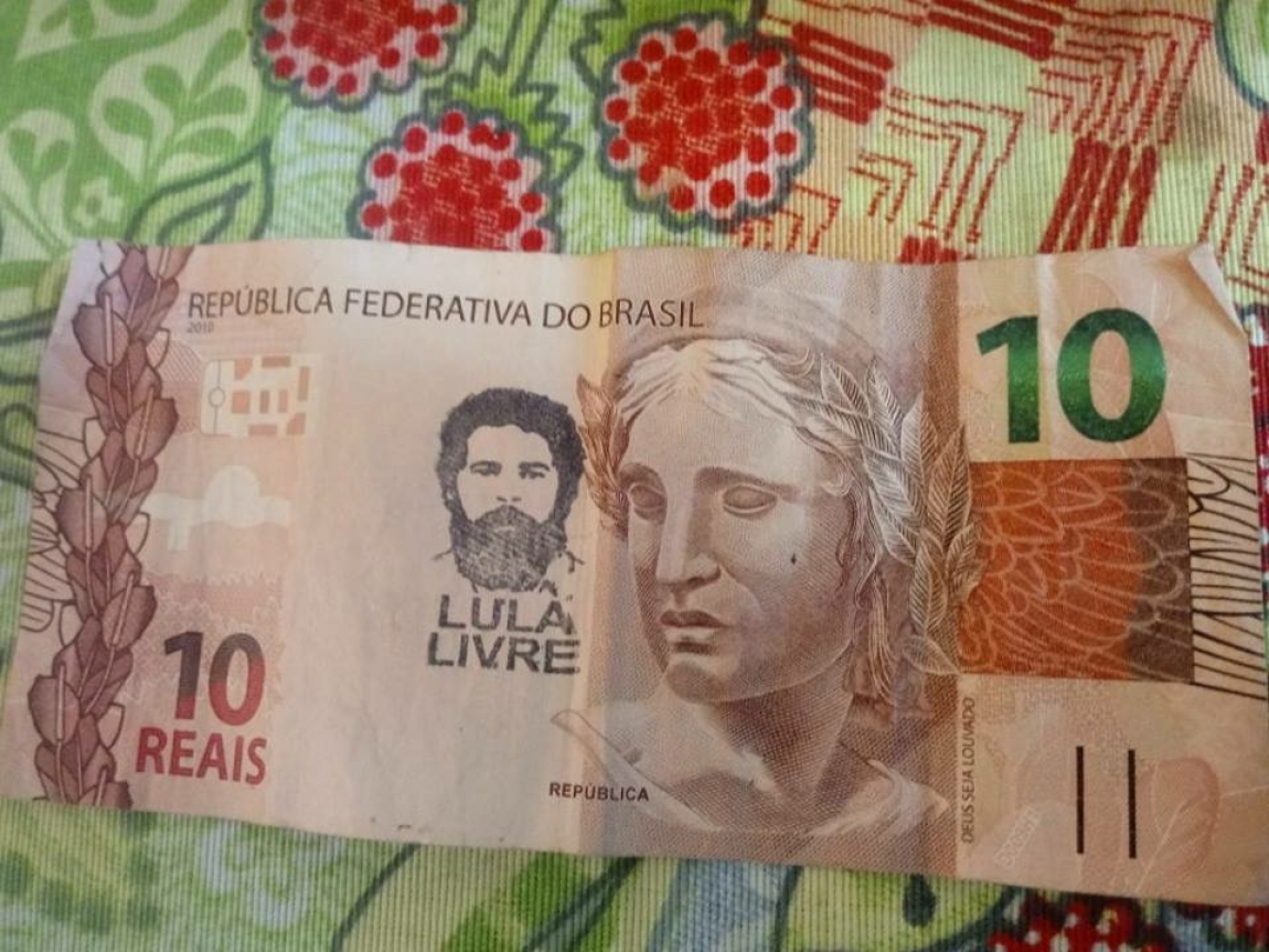 Imagem de Notas com ‘Lula livre’ não perdem a validade, assegura Banco Central 