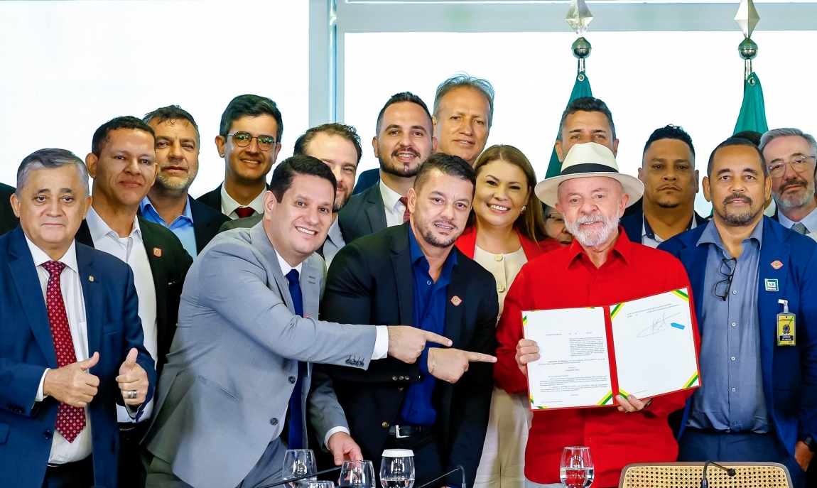 Imagem de Lula recebe CNTTL e anuncia R$ 21,2 bilhões para compra de caminhões e ônibus