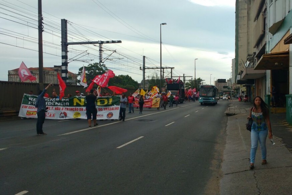 Imagem de #QueroMeAposentar Porto Alegre: Contra a Reforma da Previdência, trabalhadores fazem protesto no Salgado Filho 