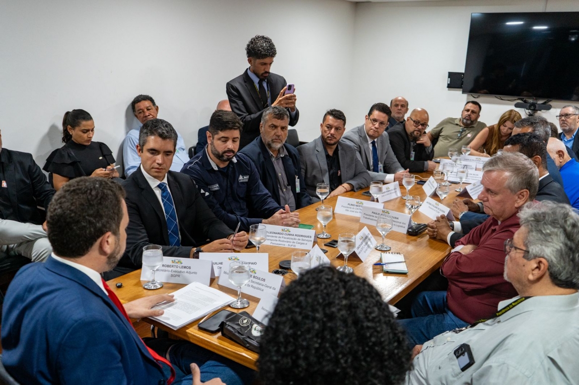 Imagem de Ministro Boulos apoia luta da CNTTL pelo cumprimento da lei do Piso Mínimo de Frete