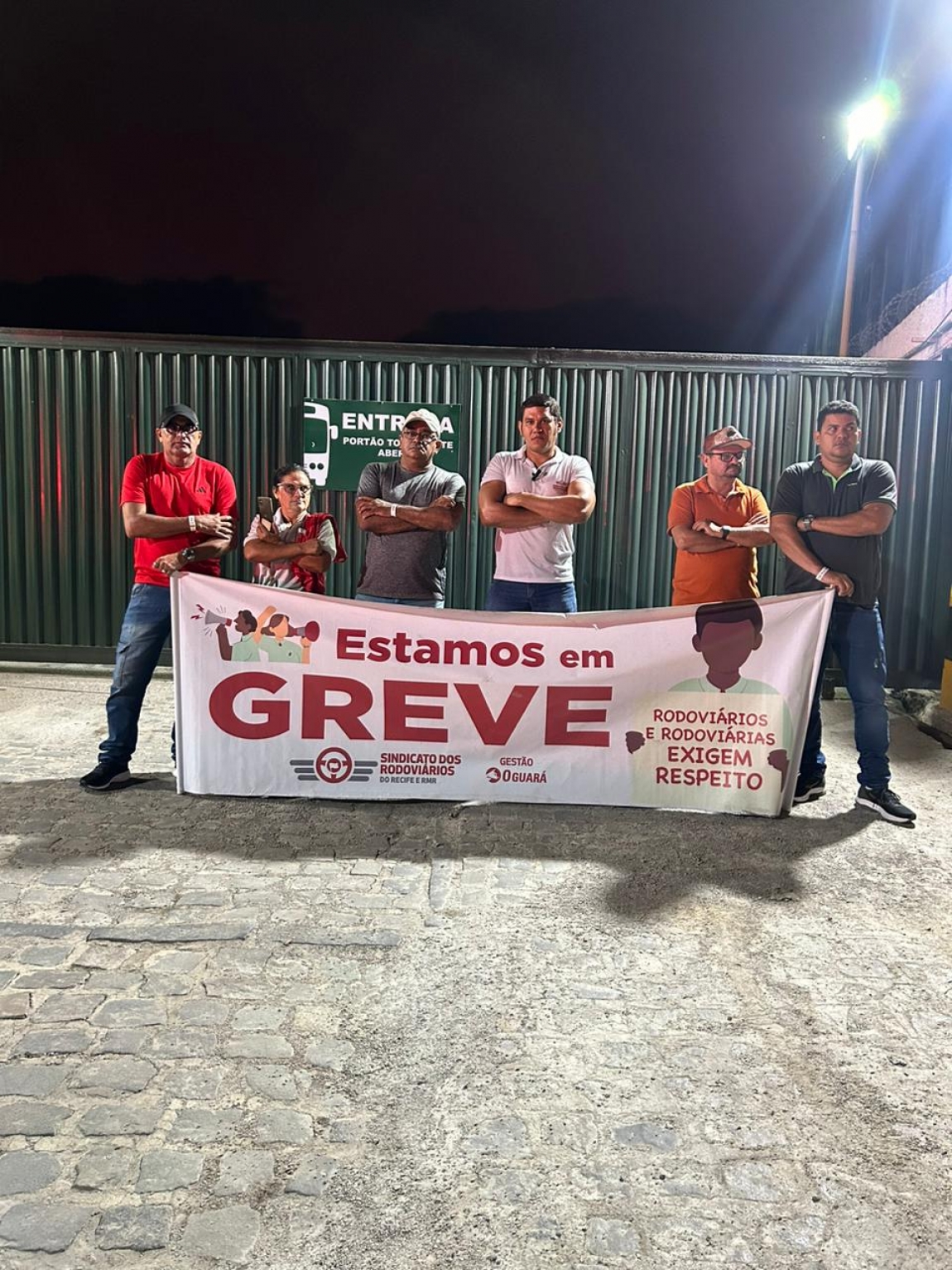 Imagem de Rodoviários de Recife cruzam os braços em defesa de reajuste salarial e benefícios 